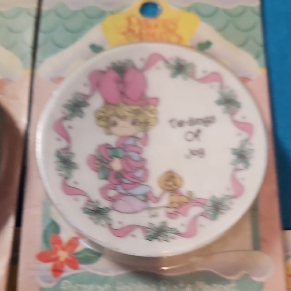 Precious Moments Holiday Plate Magnets Set - Picture 5 of 6